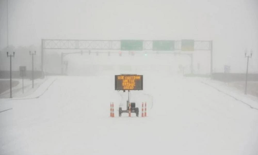 Σφοδρή κακοκαιρία στις ΗΠΑ: 21 νεκροί, εκατομμύρια νοικοκυριά στο σκοτάδι